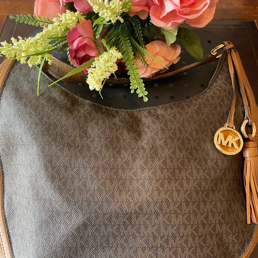 Michael Kors - Picture 2 of 7